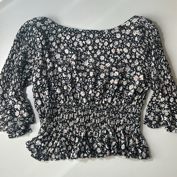 Free People Daisy Smocked Peasant Half Sleeve Crop Top Low Cut A - Picture 3 of 4